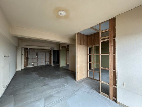 apartment 愛知県豊川市谷川町洞131　谷川町倉庫付事務所A
