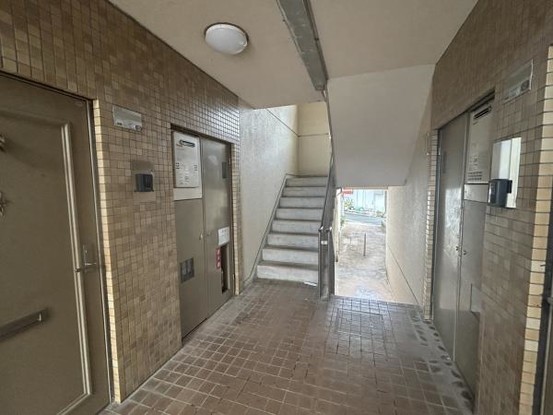 apartment 愛知県豊川市谷川町洞131　谷川町倉庫付事務所A