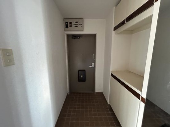 apartment 愛知県豊川市谷川町洞131　谷川町倉庫付事務所A