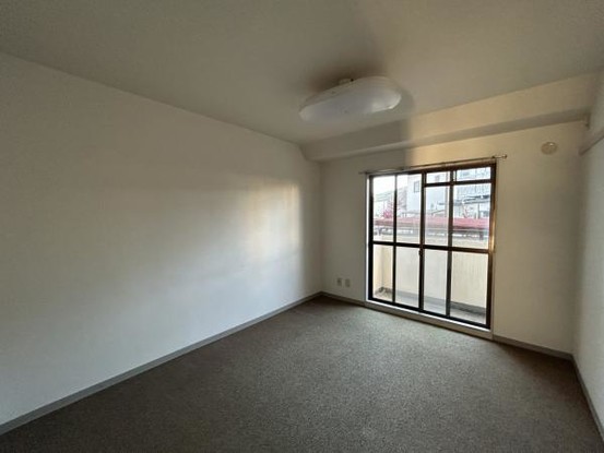 apartment 愛知県豊川市谷川町洞131　谷川町倉庫付事務所A