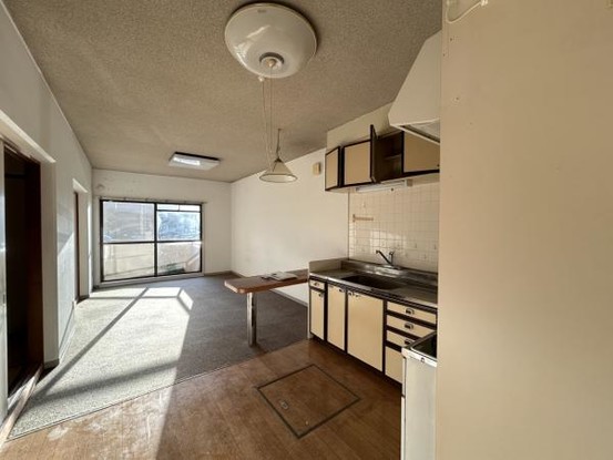 apartment 愛知県豊川市谷川町洞131　谷川町倉庫付事務所A