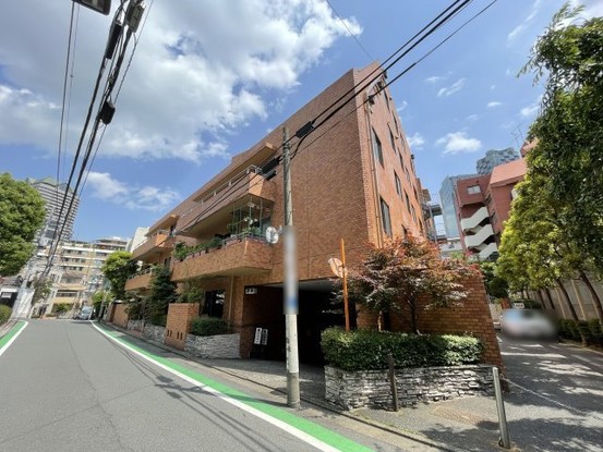 apartment 東京都港区赤坂８丁目
地図を見る