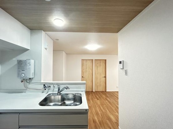 apartment 兵庫県宝塚市泉町24-13 ジャルダン宝塚六番館　201号室