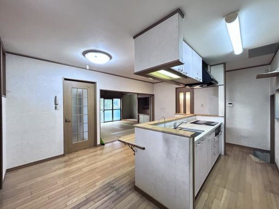 detached 兵庫県宝塚市泉町24-13 ジャルダン宝塚六番館　201号室