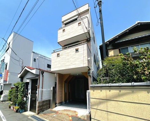 detached 兵庫県宝塚市泉町24-13 ジャルダン宝塚六番館　201号室