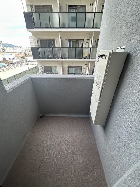 apartment 兵庫県宝塚市泉町24-13 ジャルダン宝塚六番館　201号室