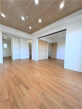 apartment 埼玉県八潮市大瀬１丁目2-11 カーサヴェルデ八潮1F