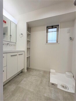 apartment 埼玉県八潮市大瀬１丁目2-11 カーサヴェルデ八潮1F