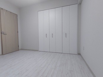 apartment 埼玉県八潮市大瀬１丁目2-11 カーサヴェルデ八潮1F