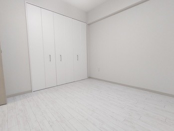 apartment 埼玉県八潮市大瀬１丁目2-11 カーサヴェルデ八潮1F