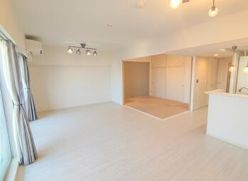 apartment 埼玉県八潮市大瀬１丁目2-11 カーサヴェルデ八潮1F