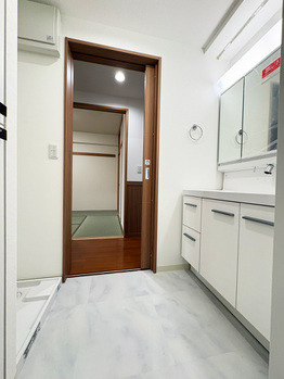 apartment 埼玉県八潮市大瀬１丁目2-11 カーサヴェルデ八潮1F