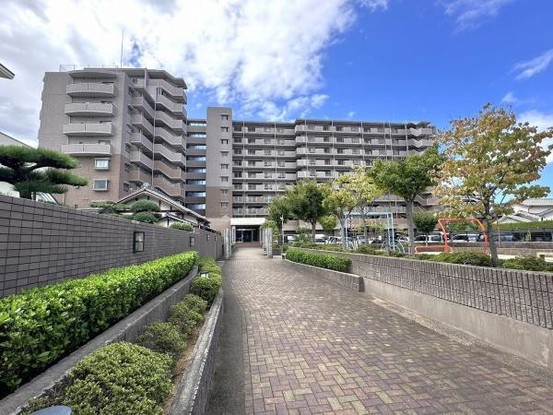 apartment 大阪府岸和田市宮前町8-25 null