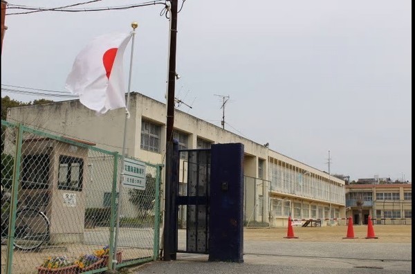 apartment 大阪府岸和田市宮前町8-25　null