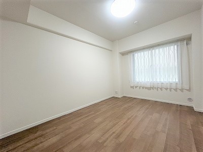 apartment 大阪府茨木市西駅前町5-8 関電不動産茨木ビル1階