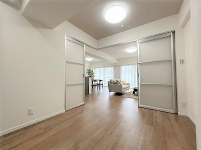 apartment 大阪府茨木市西駅前町5-8 関電不動産茨木ビル1階