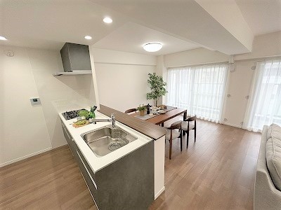 apartment 大阪府茨木市西駅前町5-8 関電不動産茨木ビル1階