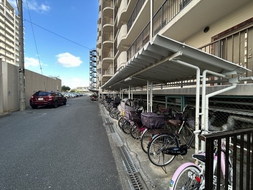 apartment 大阪府茨木市西駅前町5-8 関電不動産茨木ビル1階