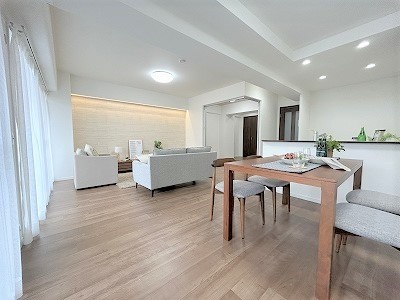 apartment 大阪府茨木市西駅前町5-8 関電不動産茨木ビル1階