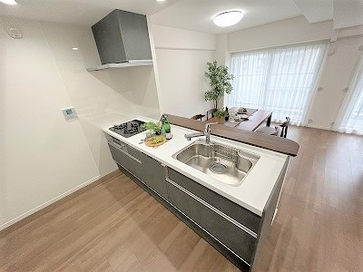 apartment 大阪府茨木市西駅前町5-8 関電不動産茨木ビル1階
