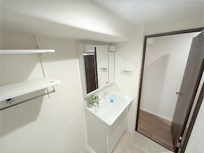 apartment 大阪府茨木市西駅前町5-8 関電不動産茨木ビル1階