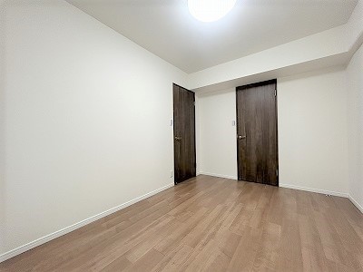 apartment 大阪府茨木市西駅前町5-8 関電不動産茨木ビル1階