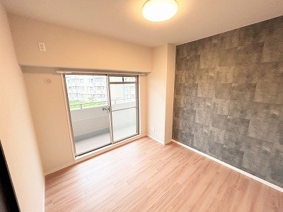 apartment 大阪府茨木市西駅前町5-8 関電不動産茨木ビル1階