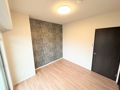 apartment 大阪府茨木市西駅前町5-8 関電不動産茨木ビル1階