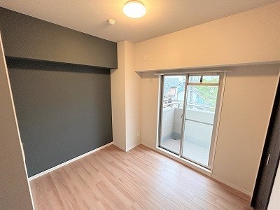 apartment 大阪府茨木市西駅前町5-8 関電不動産茨木ビル1階
