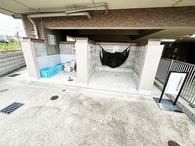 apartment 大阪府茨木市西駅前町5-8 関電不動産茨木ビル1階