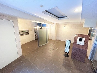 apartment 大阪府茨木市西駅前町5-8 関電不動産茨木ビル1階