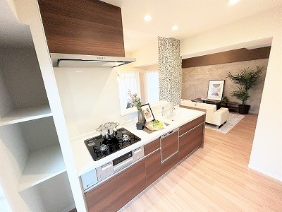 apartment 大阪府茨木市西駅前町5-8 関電不動産茨木ビル1階