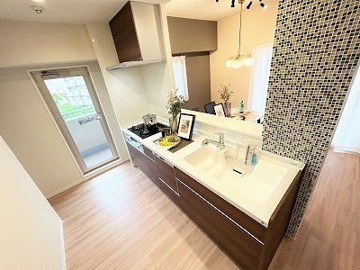 apartment 大阪府茨木市西駅前町5-8 関電不動産茨木ビル1階
