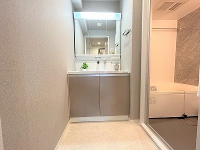 apartment 大阪府茨木市西駅前町5-8 関電不動産茨木ビル1階