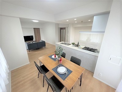 apartment 大阪府茨木市西駅前町5-8 関電不動産茨木ビル1階