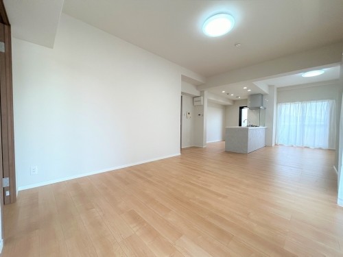apartment 大阪府茨木市西駅前町5-8 関電不動産茨木ビル1階