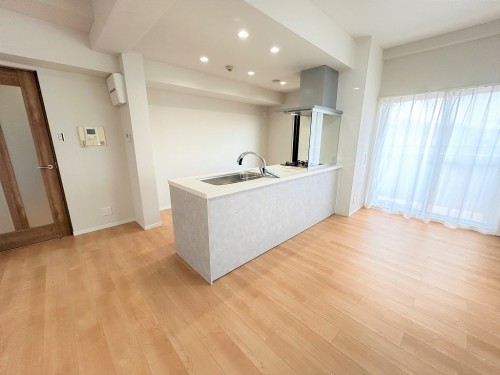 apartment 大阪府茨木市西駅前町5-8 関電不動産茨木ビル1階