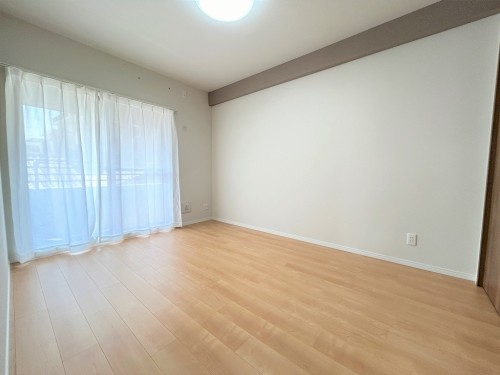 apartment 大阪府茨木市西駅前町5-8 関電不動産茨木ビル1階