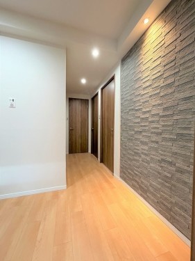 apartment 大阪府茨木市西駅前町5-8 関電不動産茨木ビル1階