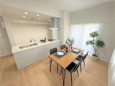 apartment 大阪府茨木市西駅前町5-8 関電不動産茨木ビル1階