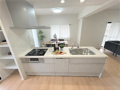 apartment 大阪府茨木市西駅前町5-8 関電不動産茨木ビル1階