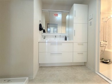 apartment 大阪府茨木市西駅前町5-8 関電不動産茨木ビル1階