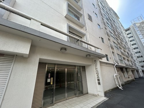 apartment 大阪府茨木市西駅前町5-8 関電不動産茨木ビル1階