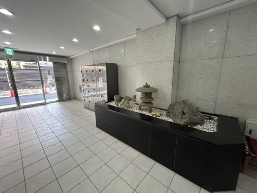 apartment 大阪府茨木市西駅前町5-8 関電不動産茨木ビル1階