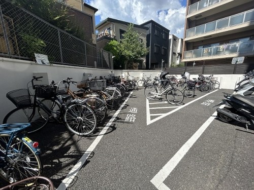 apartment 大阪府茨木市西駅前町5-8 関電不動産茨木ビル1階