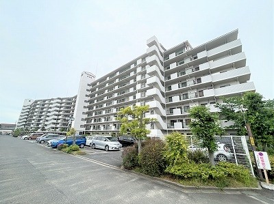 apartment 大阪府茨木市西駅前町5-8 関電不動産茨木ビル1階