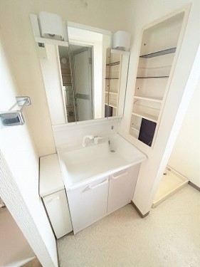 apartment 大阪府茨木市西駅前町5-8 関電不動産茨木ビル1階
