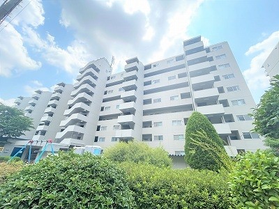 apartment 大阪府茨木市西駅前町5-8 関電不動産茨木ビル1階