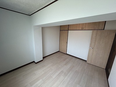 apartment 大阪府茨木市西駅前町5-8 関電不動産茨木ビル1階