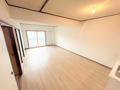 apartment 大阪府茨木市西駅前町5-8 関電不動産茨木ビル1階